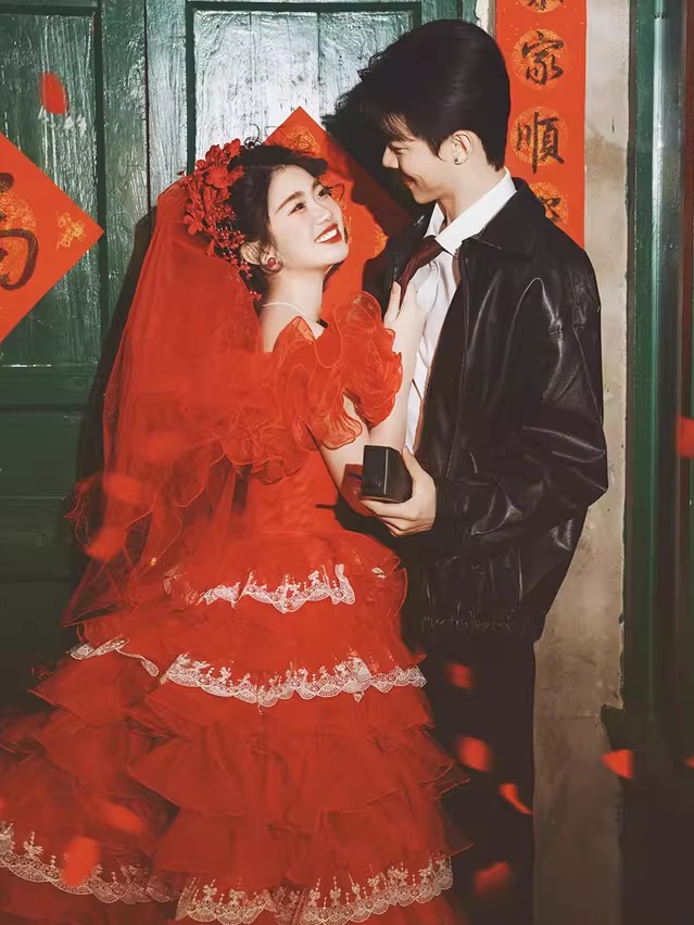 Red Vintage Street Style Weddi - огляд і ціна Vintage Fashion Photographers