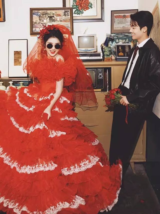 Red Vintage Street Style Weddi - огляд і ціна Vintage Fashion Photographers