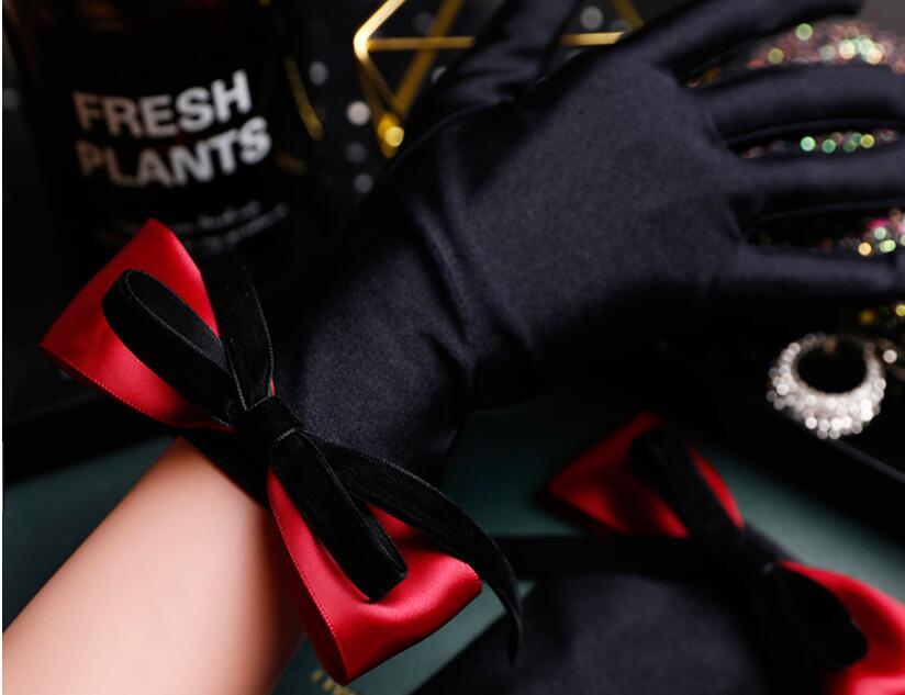 Women's Elegant Bow Black Sati - огляд і ціна Vintage Fashion Photographers