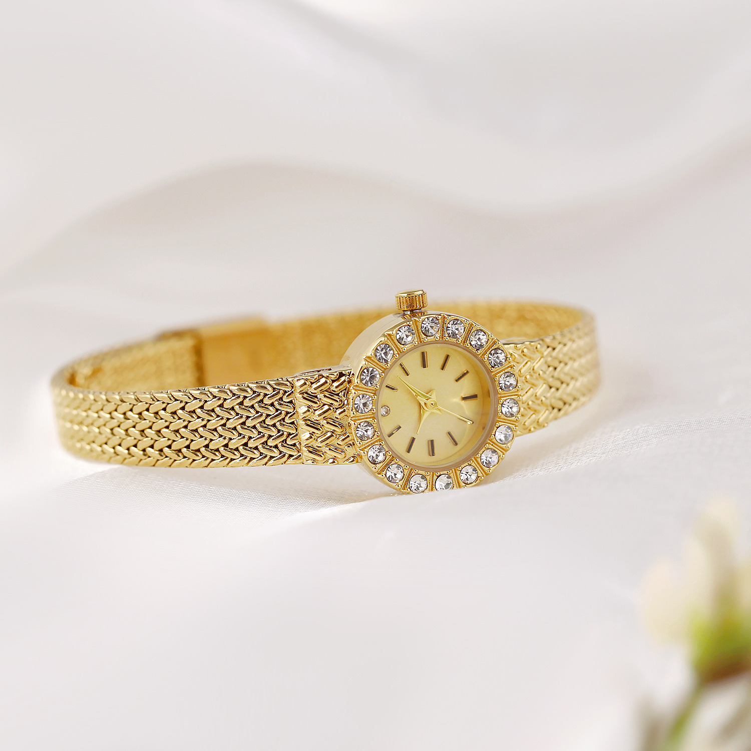 Vintage Women's Wristwatch Lux - огляд і ціна Vintage Fashion Watches