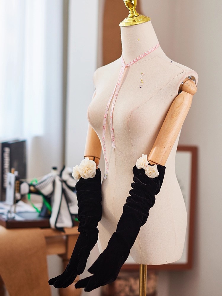 Women's Elegant Black Flower L - огляд і ціна Vintage Fashion Photographers